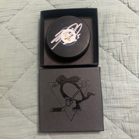 Authentic Penguins Autographed Mike Matheson Puck - Picture 3 of 4